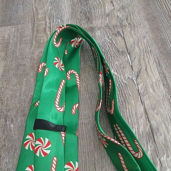 Christmas Necktie Christmas Party Fun Christmas Theme Print Tie Candy Canes NEW - Picture 5 of 5